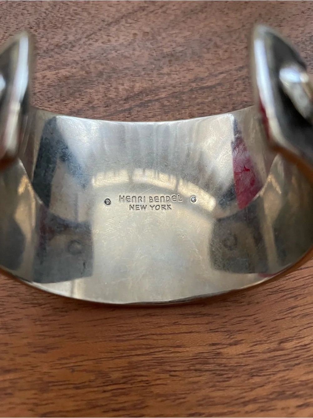 🤎 Henri Bendel Brown Embossed Cuff Bracelet 🤎 with Dust Bag! Rare, Discontinued. - Picture 3 of 7